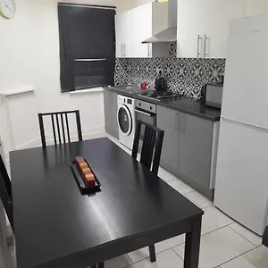 Two Bedroom Close To Central , London United Kingdom