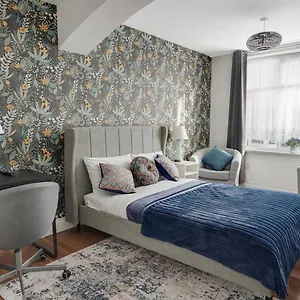 Place To In Longbridge , Barking (Greater London) United Kingdom
