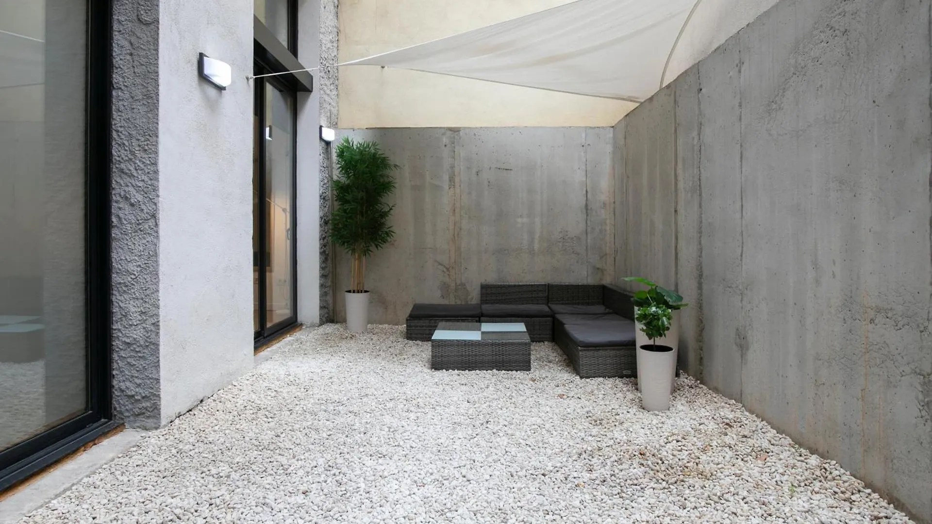 Chic And Modern Apartments In Gracia Barcelona Spanien